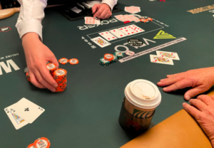 Read more about the article Trik dan Strategi yang Biasa Dilakukan Pemain Casino Online